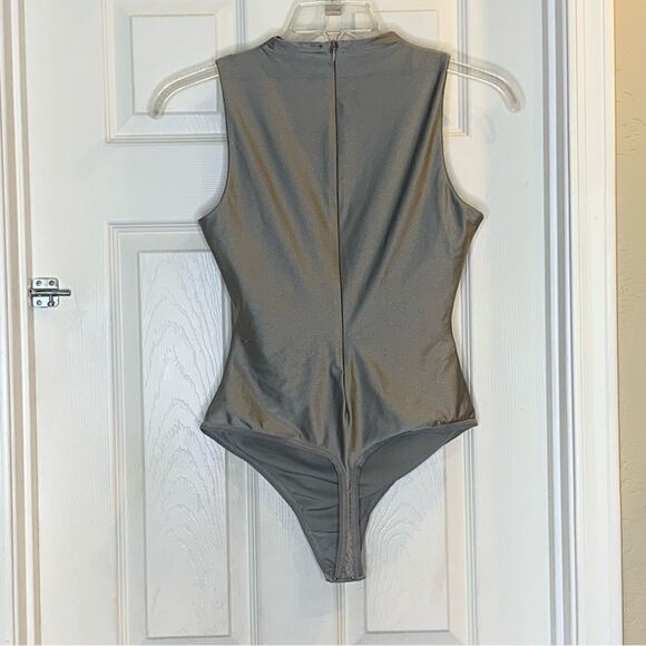 Skims Disco Sleevless Mock Neck Bodysuit Silver Size Large - Picture 3 of 12